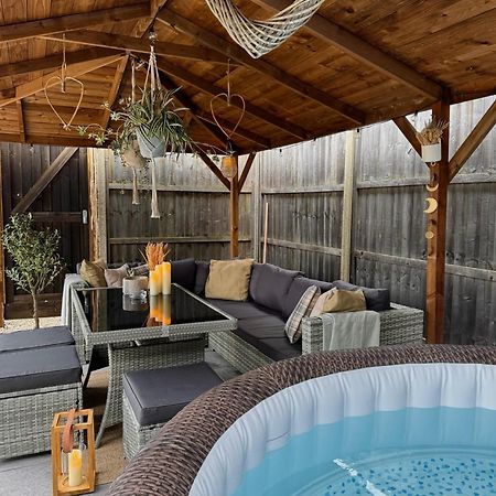 Villa Barn With Hot Tub à Goff's Oak Extérieur photo